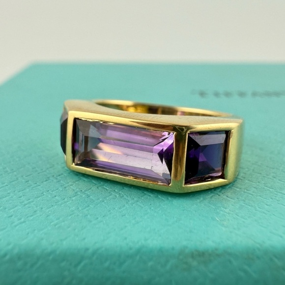 Vintage Tiffany & Co. Baguette Three-stone Ring Amethyst in 18k Yellow Gold 7g - Picture 1 of 11